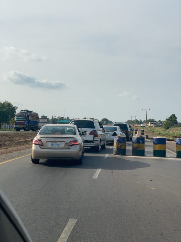 Traffic jam reported outside Lafia, Nigeria amid road barriers