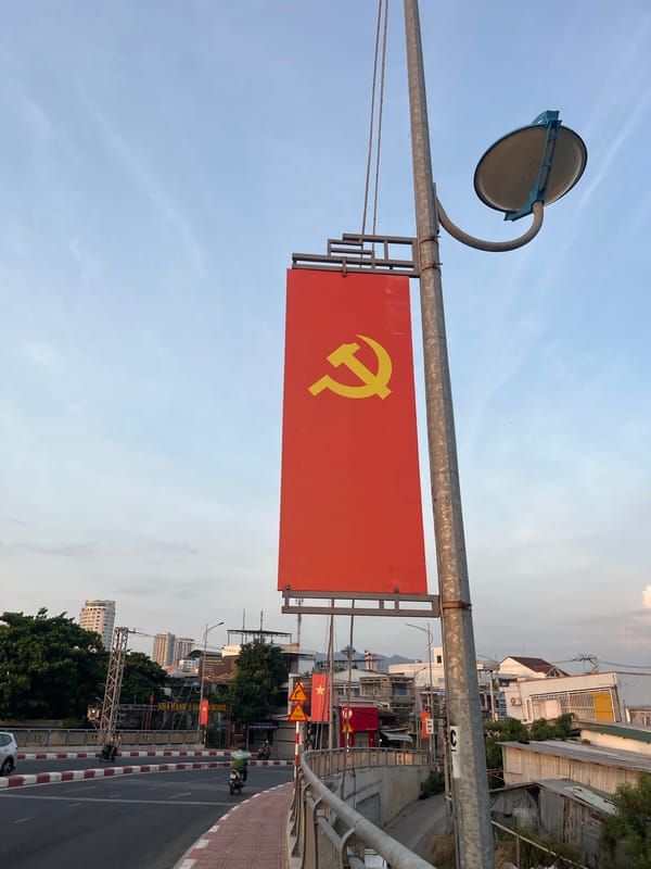 Evening harbor life documented in Bac Nha Trang Ward