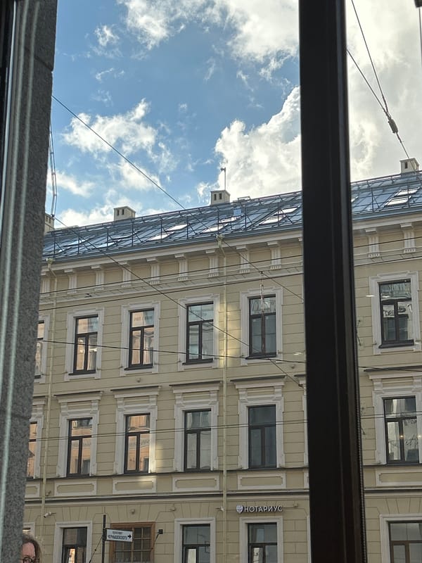 Witnesses document yellow apartment building through windows over 5 minutes