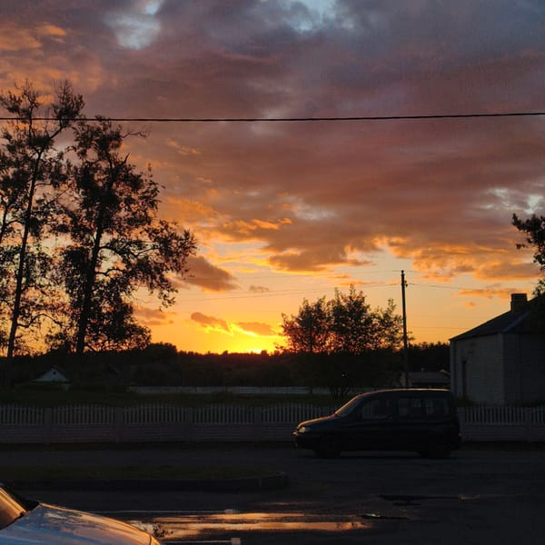 Sunset documented across residential Парэчча, Belarus neighborhood