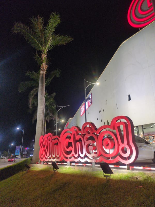 Nighttime walkway scenes captured in South Quy Nhon Ward