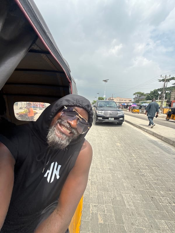 Man Takes Selfie While Riding Rickshaw in Ado