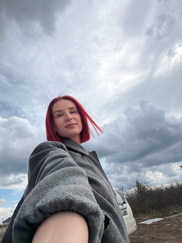 Red-haired woman photographed in outdoor portraits in Chaikovsky, Russia