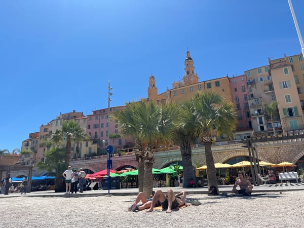 Spring day scenes documented across Menton's beaches and streets