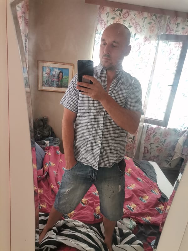 Man takes mirror selfie in Bulgarian town early morning