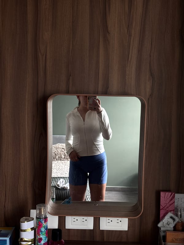 Woman Takes Mirror Selfies in San Bernardino Tlaxcalancingo