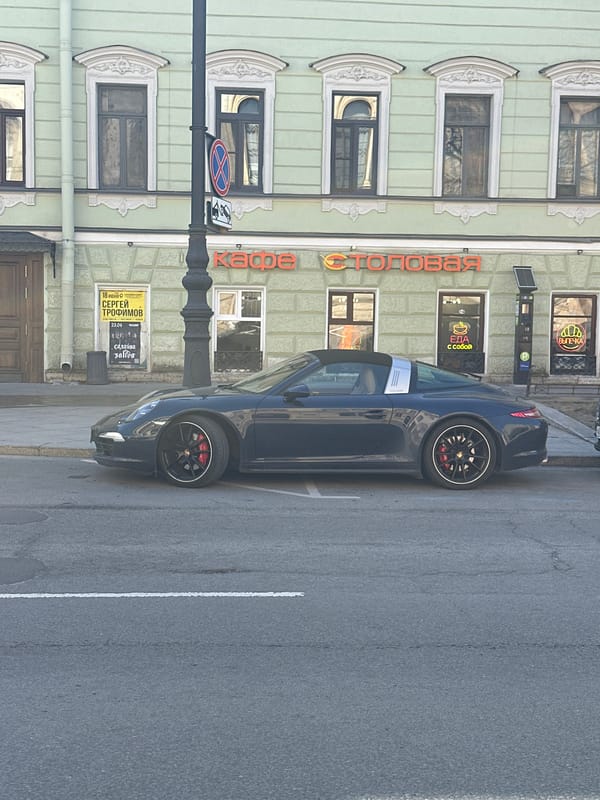 Porsche spotted on Saint Petersburg streets during morning commute