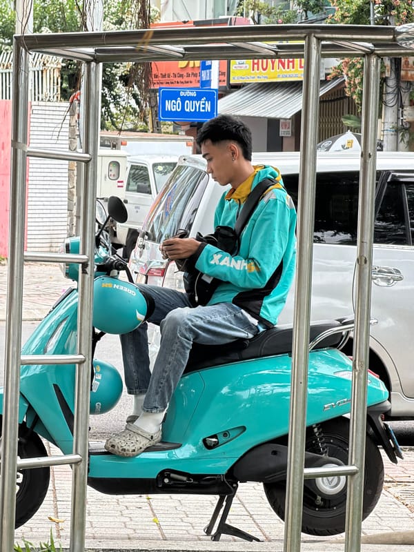 Everyday life along Nha Trang's coastal streets