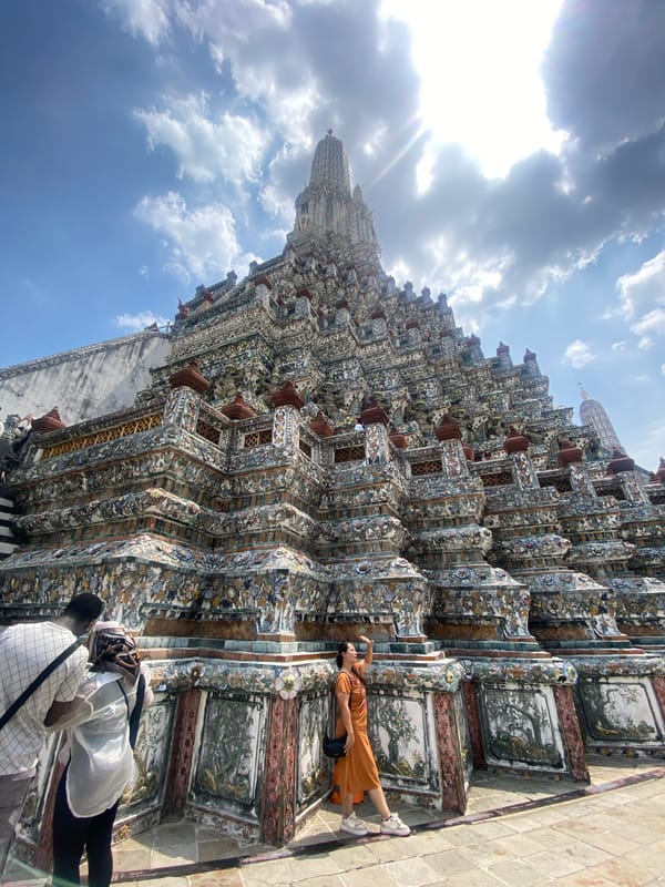 Morning tourist activity documented at Bangkok's Temple of Dawn