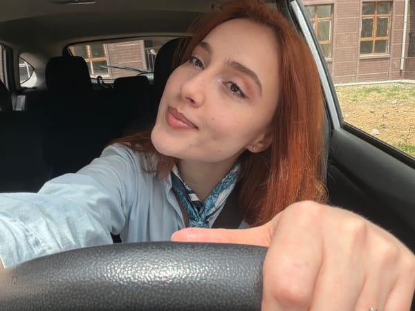 Woman in driver's seat observed in Tbilisi
