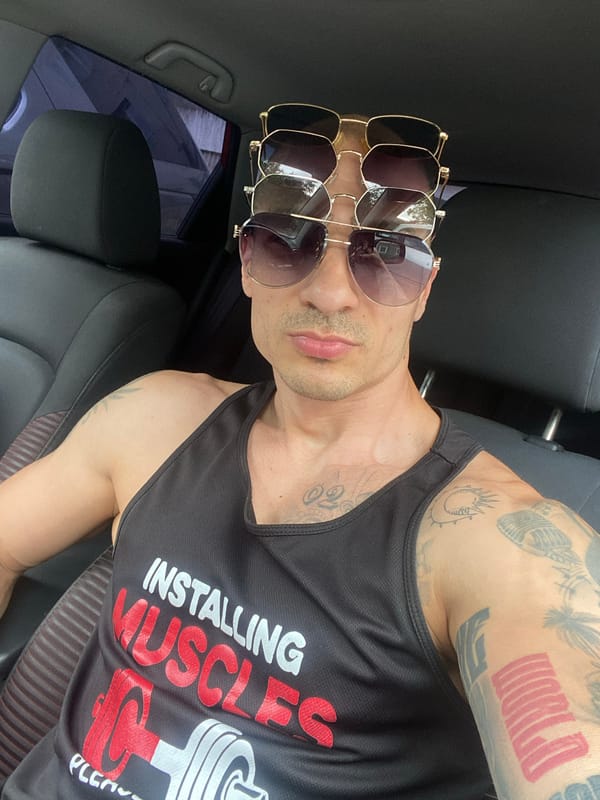 Tattooed man spotted in vehicle, window in Pleven