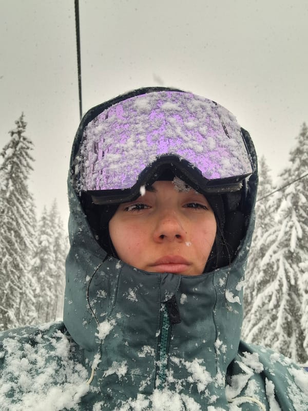 Person spotted in snowy Bansko amid spring weather