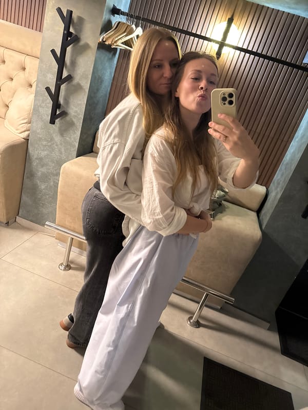 Women enjoy quiz night and selfies at Budva venue
