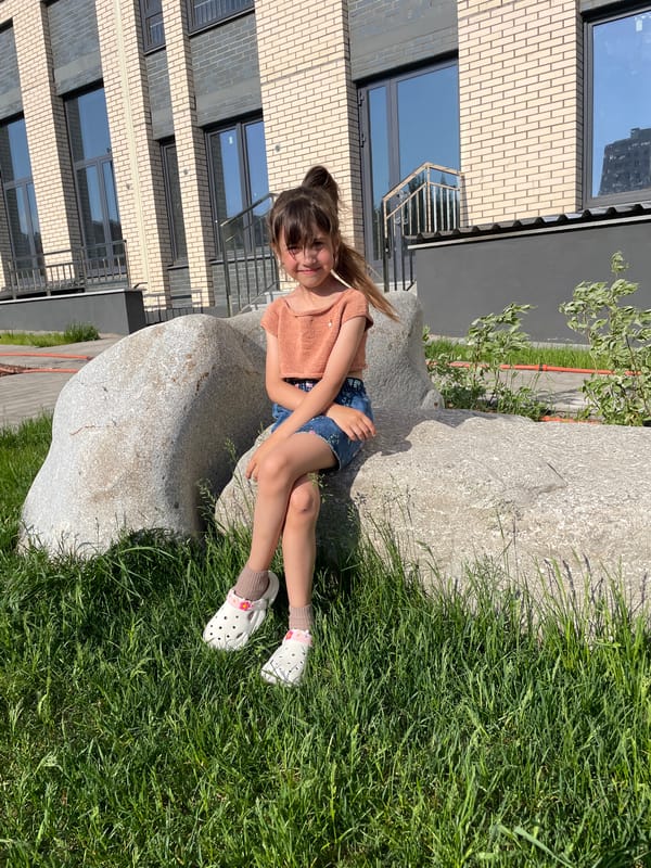 Young girl spotted across Izhevsk area parks and stores
