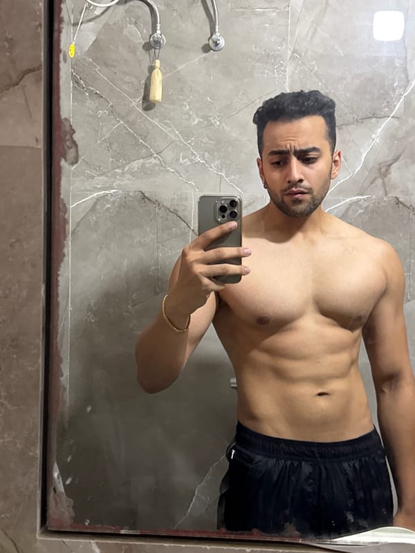 Man takes bathroom mirror selfies in Kolkata apartment