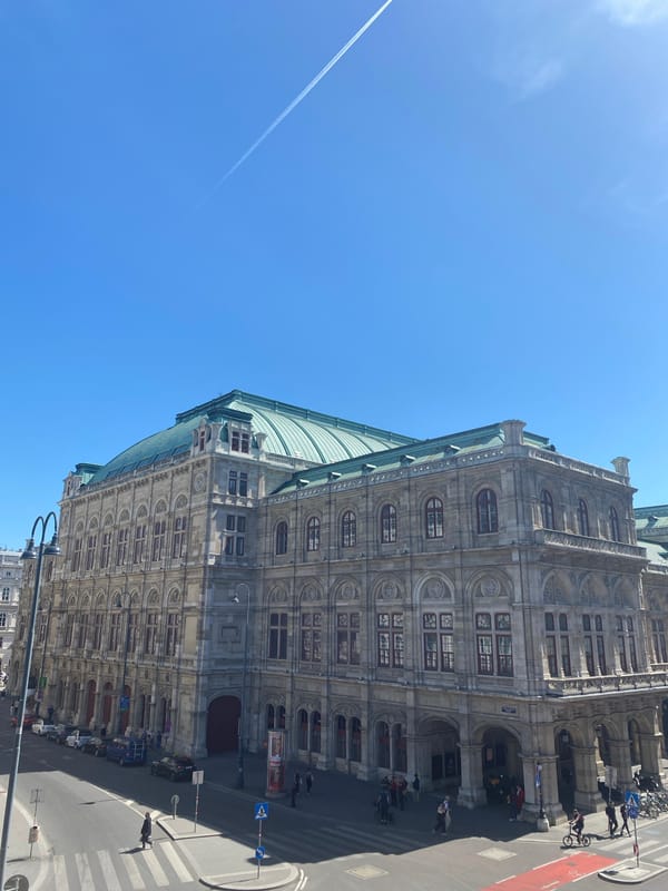 Midday scenes documented around Vienna State Opera district