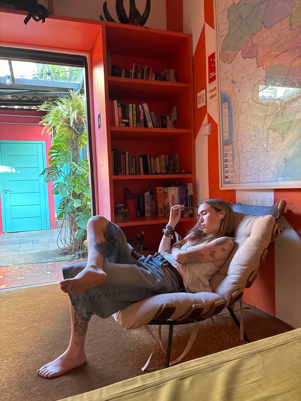 Quiet Saturday evening moments captured across São Paulo homes