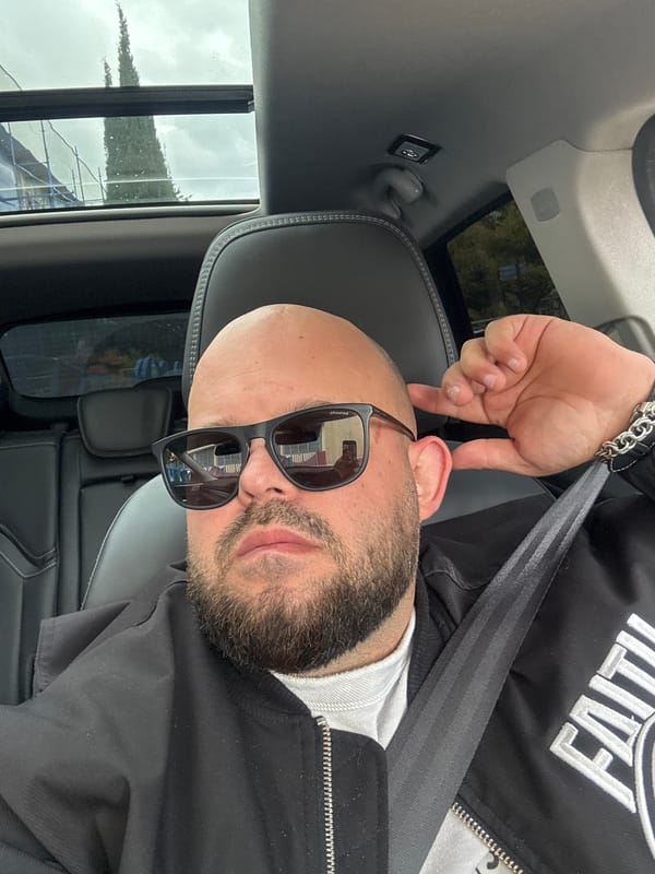 Man in sunglasses spotted in Sochi vehicle