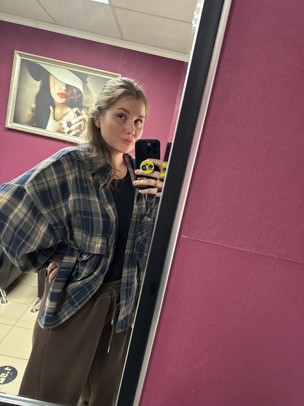 Woman takes selfies across Perm locations in two-minute span