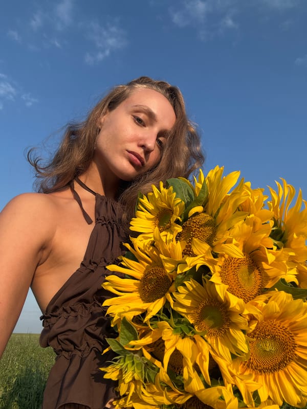 Sunny selfie moment in Aksaitovo against a clear blue sky