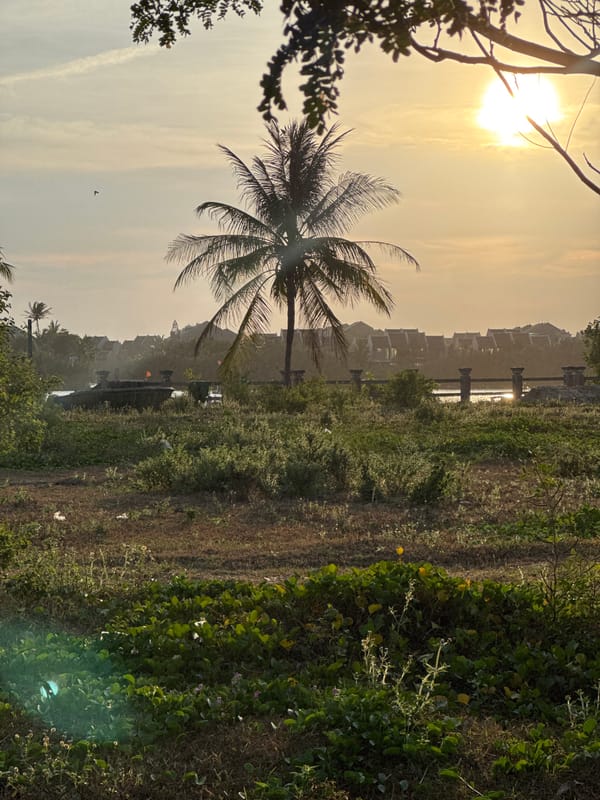 Hazy coastal morning scene documented in Đà Nẵng, Vietnam