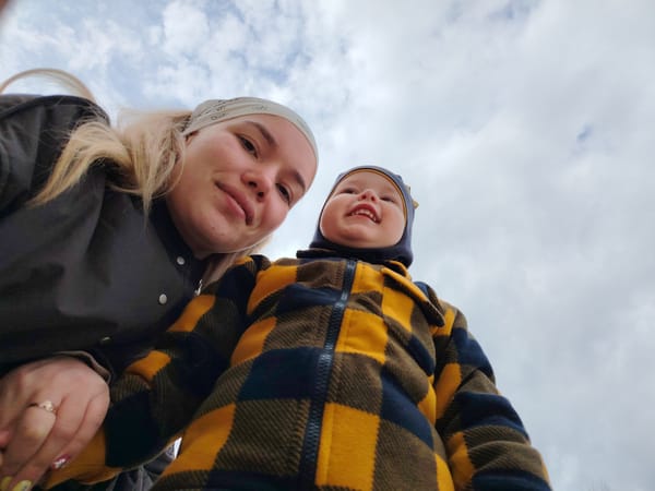 Russian families document daily winter moments in Markovskii