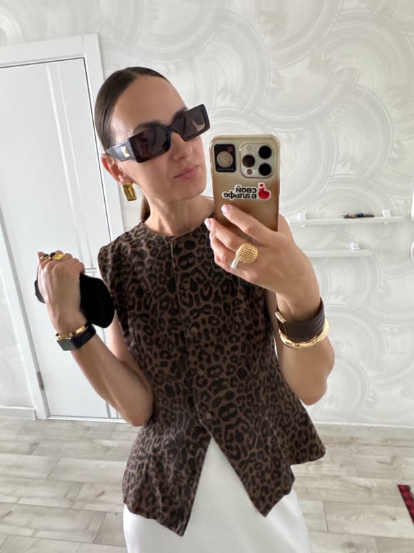 Mirror selfie session in Sochi, leopard print and white satin