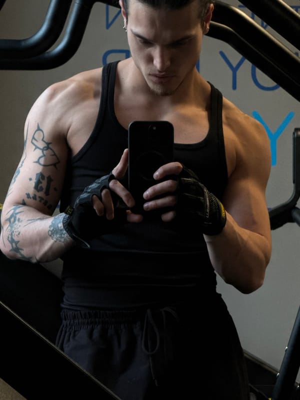Man takes gym selfies at Sofia fitness center