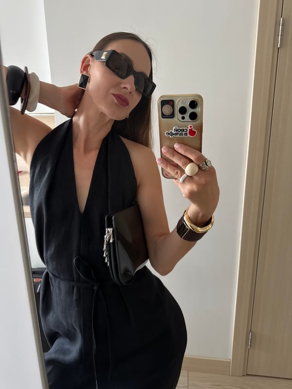 Getting ready in Moscow: black dress, D&G clutch, accessory details