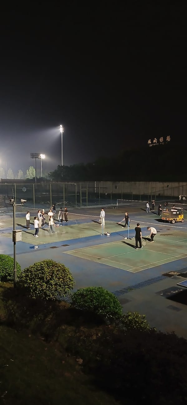 Evening badminton games draw players to Chongqing High-tech Zone