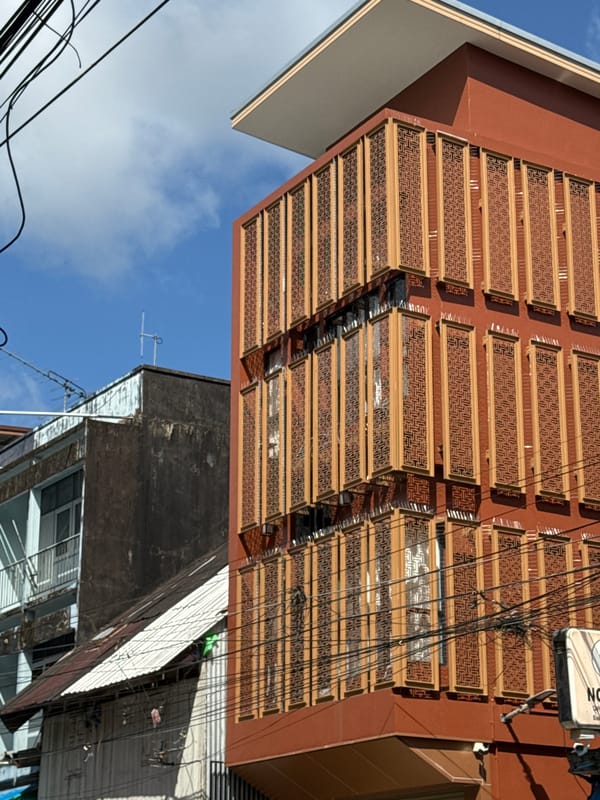 Street-level walk through Ranong's alleys, murals, and shophouses
