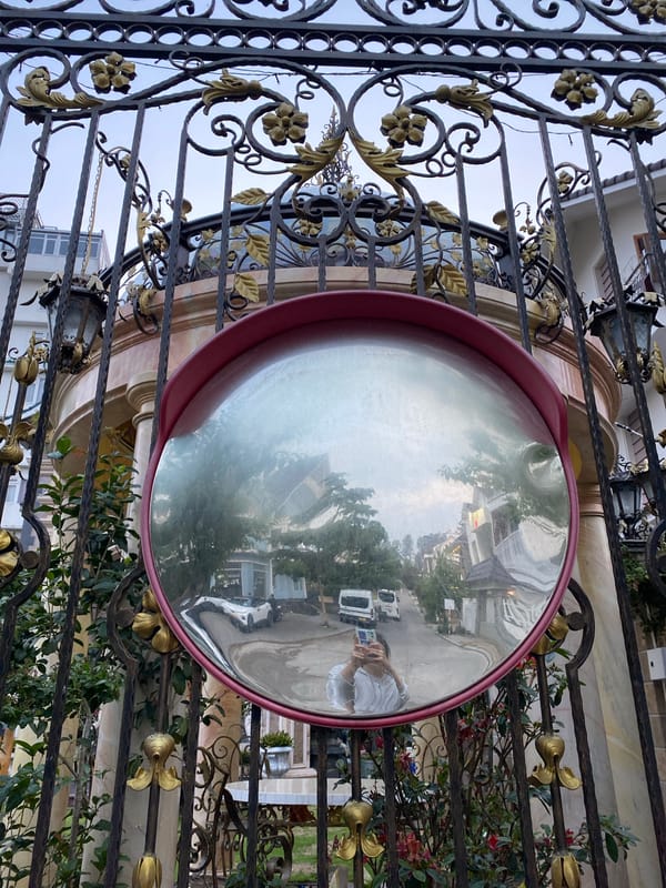 Photographer captures daily life across Da Lat Vietnam streets