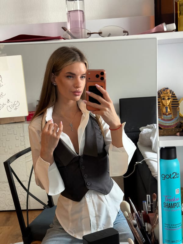 Woman Takes Mirror Selfie in Berlin Bathroom