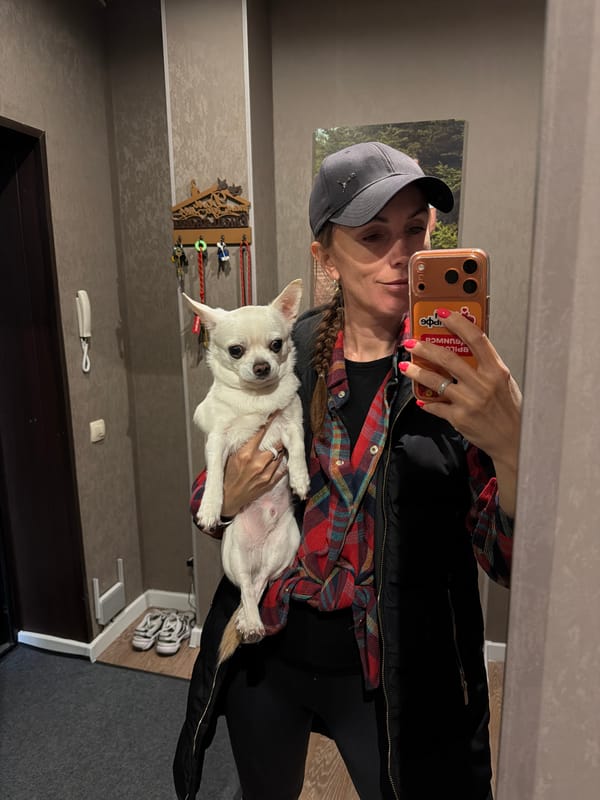 Woman documents morning routine with selfies and hobbies in Birobidzhan