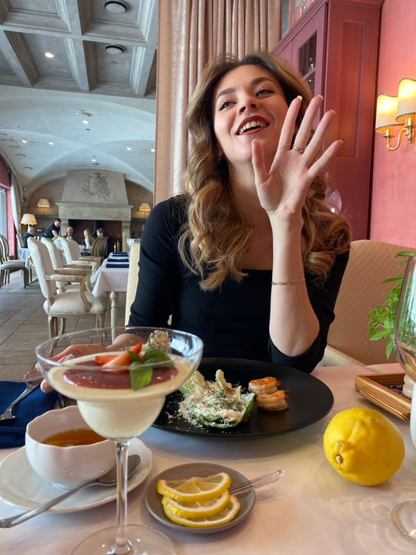 Women enjoy morning dining in Yekaterinburg restaurants