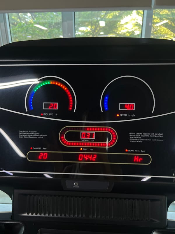 Treadmill workout session recorded in Nha Trang gym