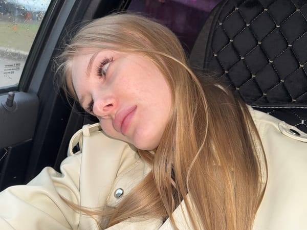 Woman Takes Selfies in Car During 25-Minute Session in Perm