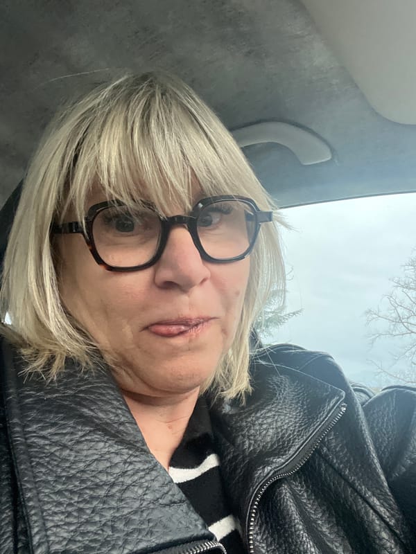 Morning moments captured in La Fouillouse: car ride, drawing, selfie