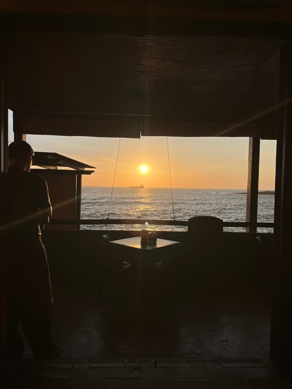 Quiet moments captured in Arica: sunset rest, daytime dining
