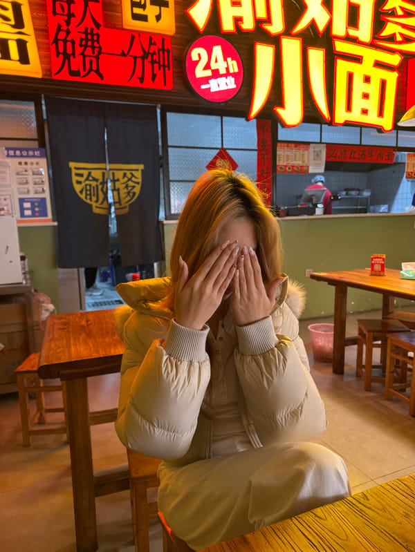Morning street life documented across Yuzhong District shopping areas