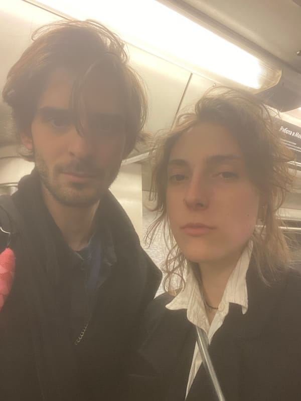Two passengers spotted on Moscow Metro system