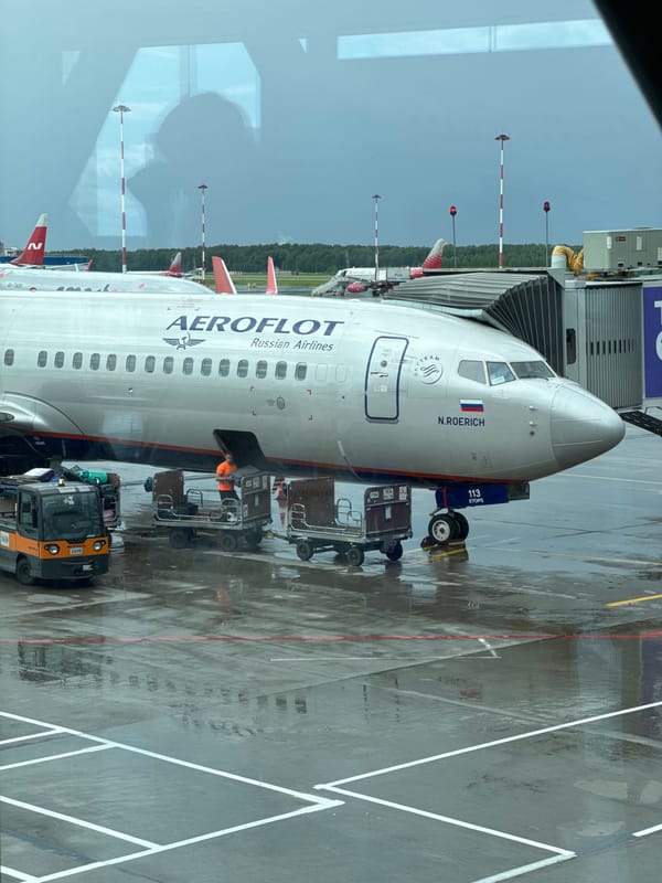Airport operations in Saint Petersburg during rainy weather