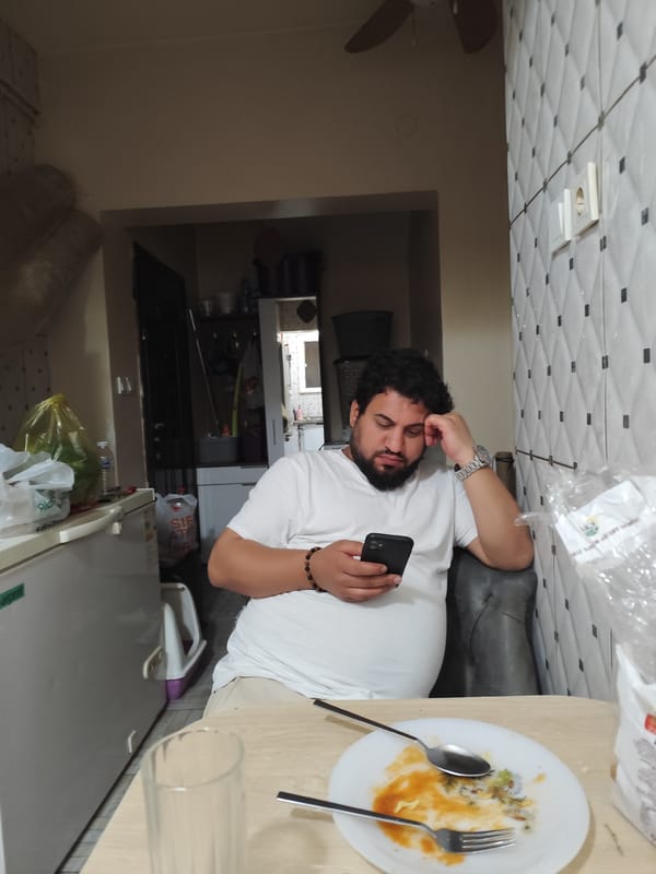 Quiet domestic afternoon captured in Sarıyer household