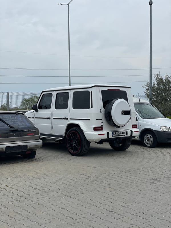 Humanoid robot spotted near retail outlet in Asenovgrad, Bulgaria