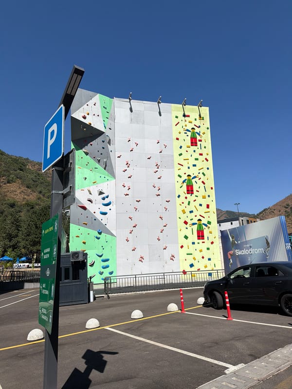 Khumsan resort area: climbing wall, river views, and mountain roads