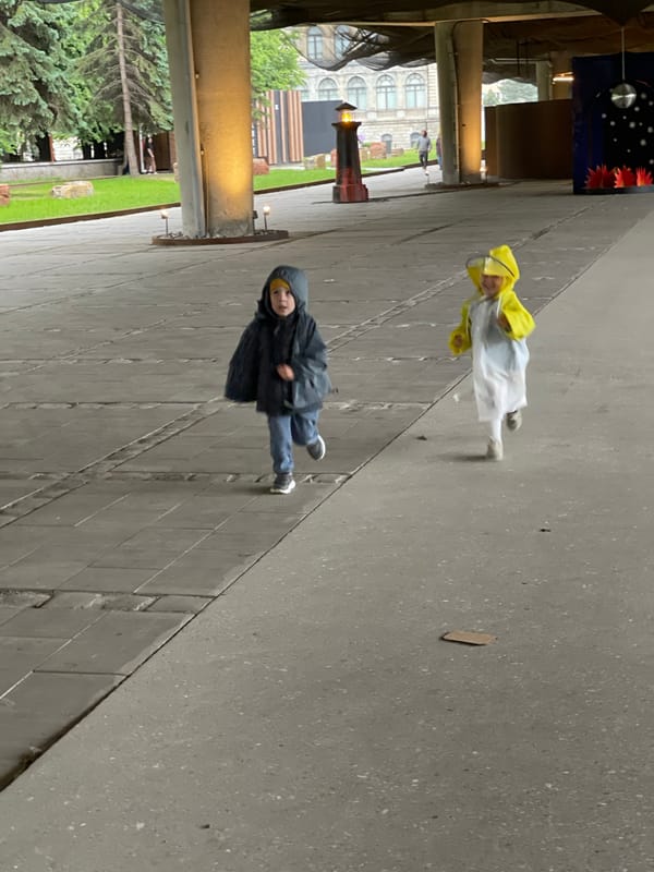 Everyday family moments documented across Kaliningrad tourist areas