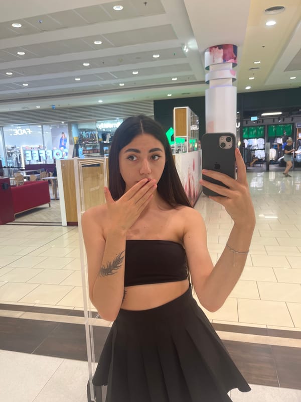 Afternoon mall run and outfit selfies in Pilsen
