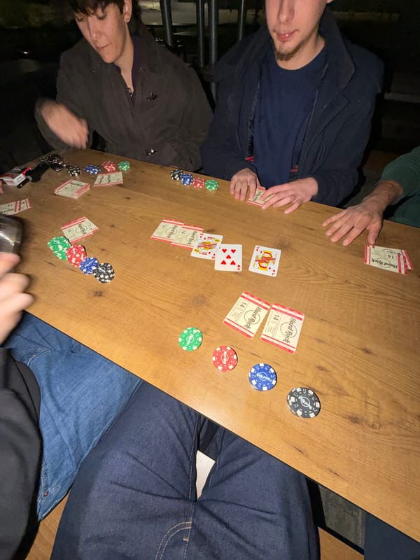 Poker game with Hard Rock cards in Vila Real