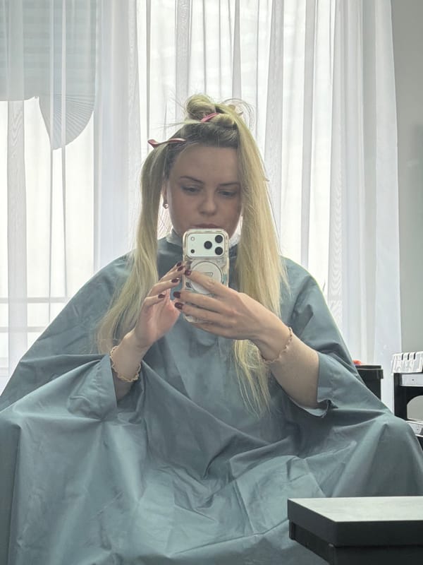 Morning scenes from Votkinsk: salon selfie and restaurant entrance