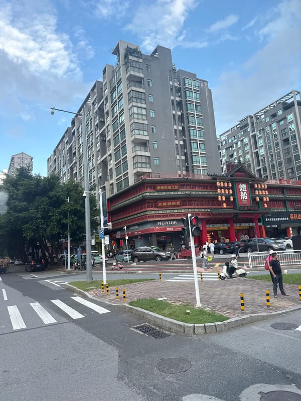 Morning street traffic through a Huizhou urban corridor